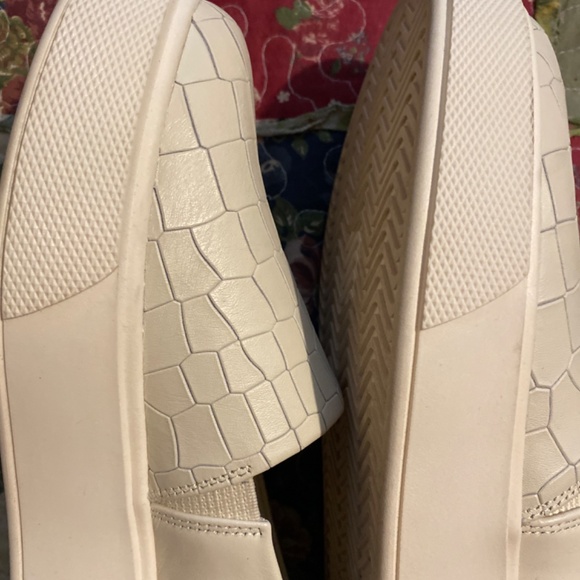 Vince Camuto  Abbinna Platform shoes - Picture 6 of 11